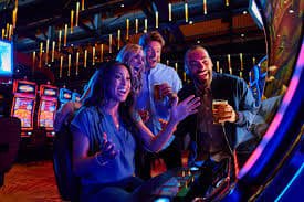 မြန်မာကစားသမားများ vipmmr APP ဖြင့် Sportsbook ကြည့်ရှုနေသောမြင်ကွင်း